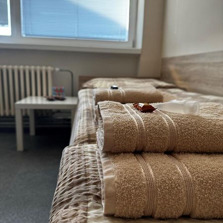 Hostel Hodonin Bagian luar foto