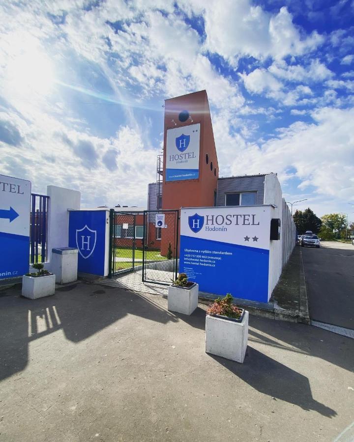 Hostel Hodonin Bagian luar foto