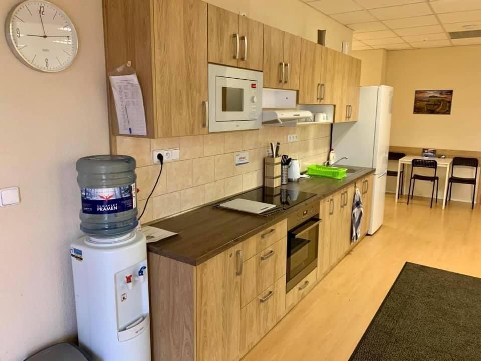 Hostel Hodonin Bagian luar foto