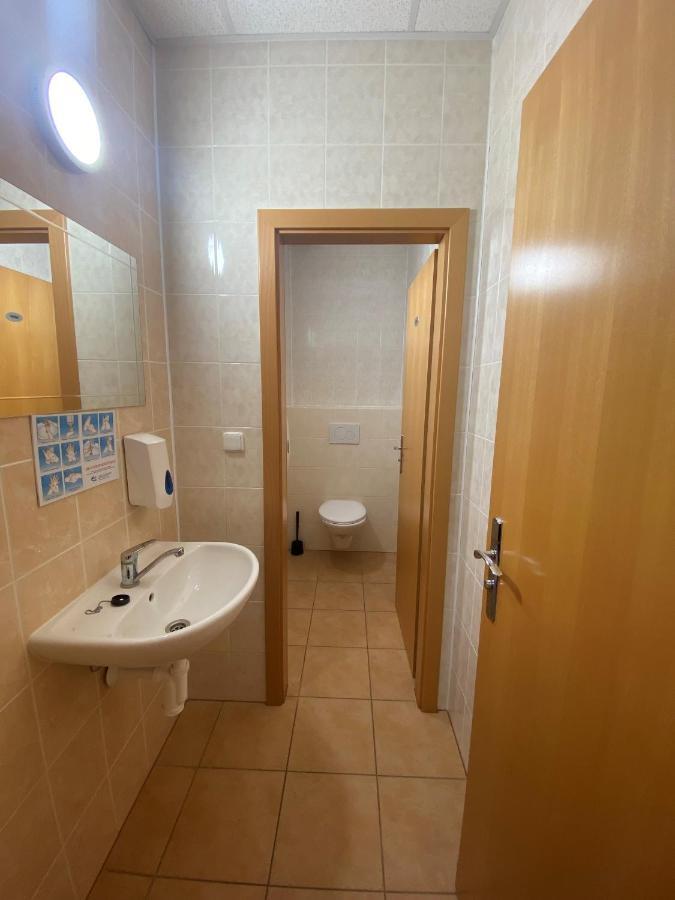 Hostel Hodonin Bagian luar foto