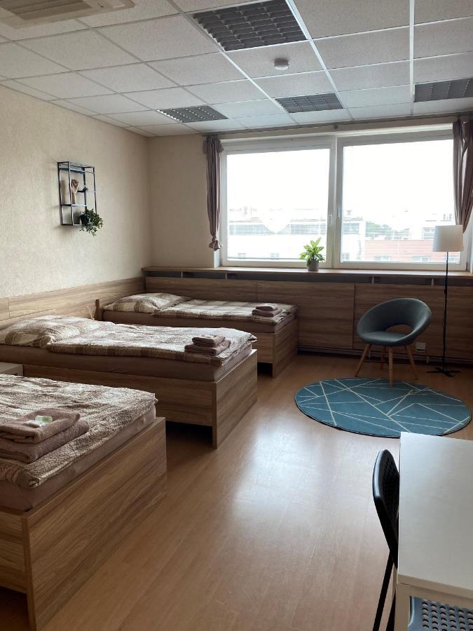 Hostel Hodonin Bagian luar foto