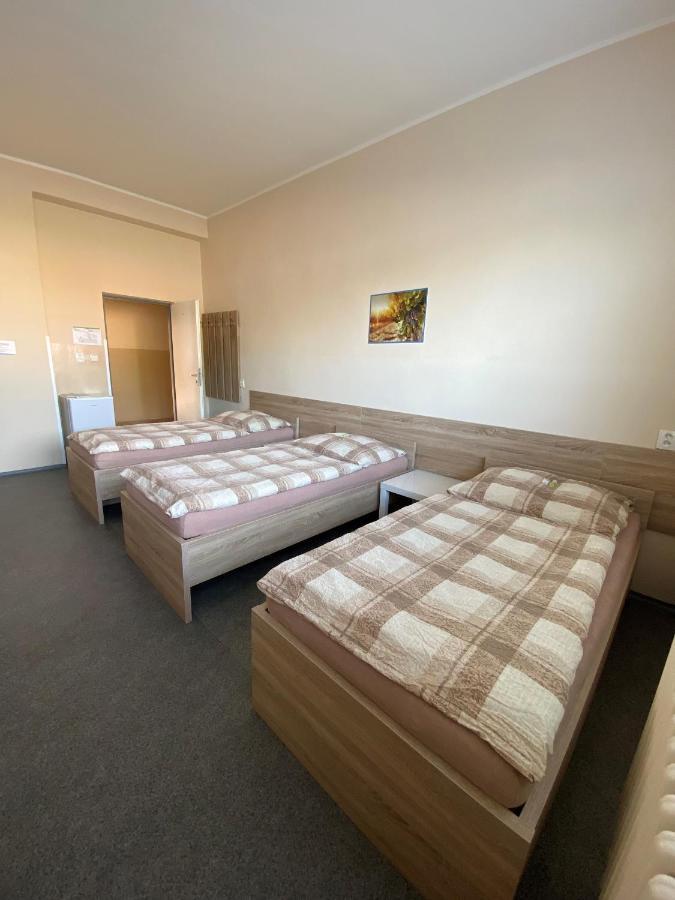 Hostel Hodonin Bagian luar foto