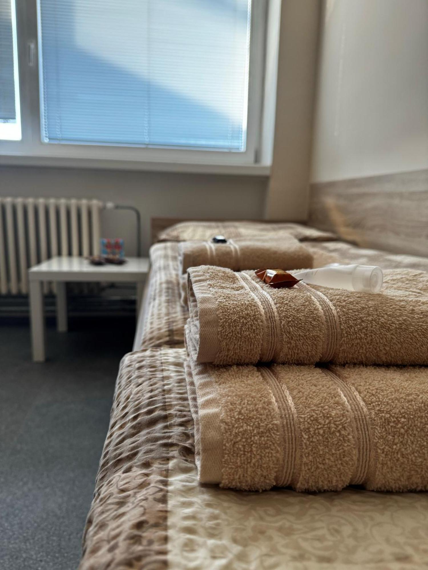Hostel Hodonin Bagian luar foto