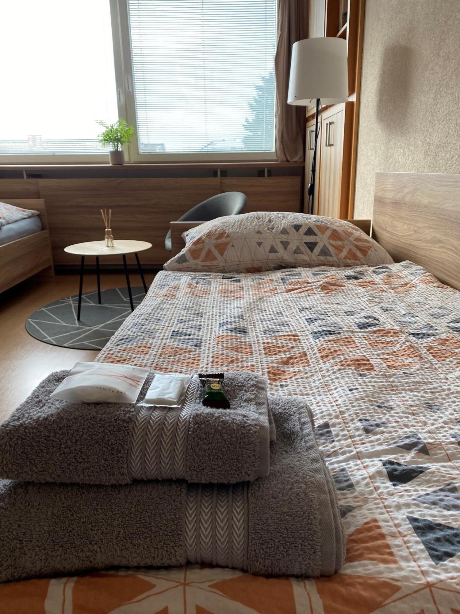 Hostel Hodonin Bagian luar foto