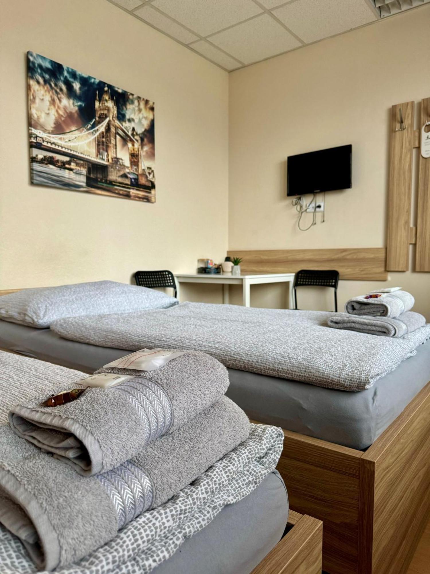 Hostel Hodonin Bagian luar foto