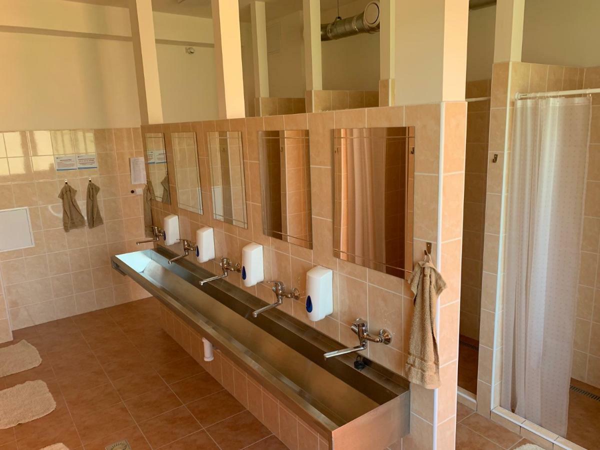 Hostel Hodonin Bagian luar foto
